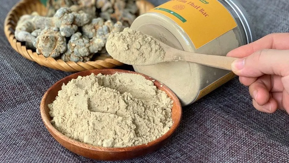 Hình dạng củ tam thất già: nhỏ, nặng tay, mặt cắt mịn