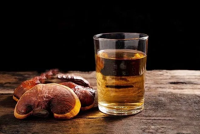 Linh chi ngâm rượu có tác dụng gì? Giúp phục hồi cơ thể, tăng sức đề kháng tự nhiên